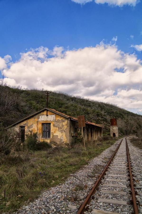 Hotel Isaraiko Spiti Agia Theodora Isaris Dış mekan fotoğraf