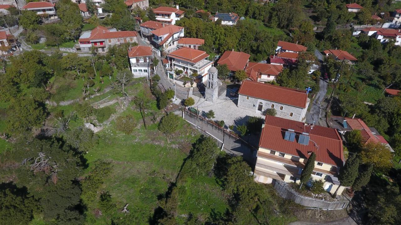 Hotel Isaraiko Spiti Agia Theodora Isaris Dış mekan fotoğraf