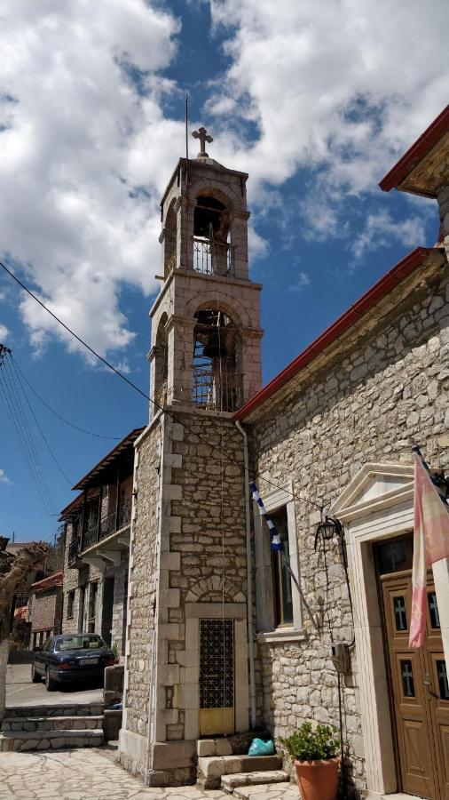 Hotel Isaraiko Spiti Agia Theodora Isaris Dış mekan fotoğraf