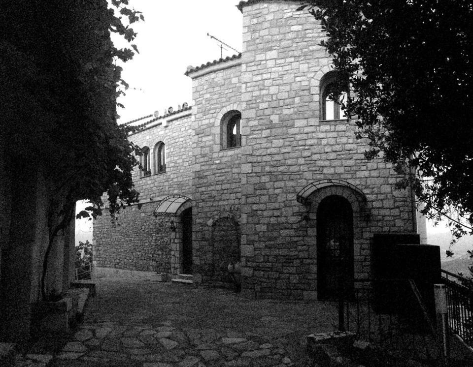 Hotel Isaraiko Spiti Agia Theodora Isaris Dış mekan fotoğraf