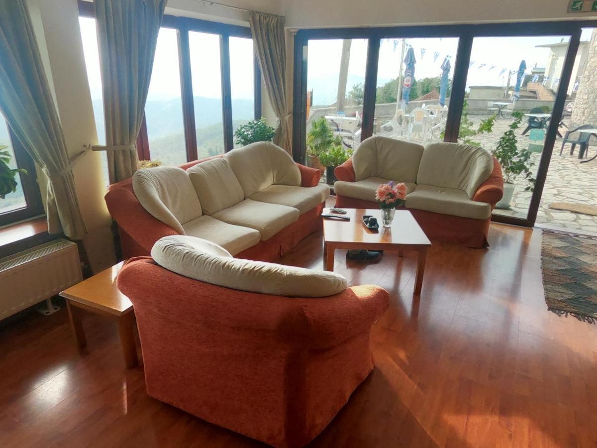 Hotel Isaraiko Spiti Agia Theodora Isaris Dış mekan fotoğraf