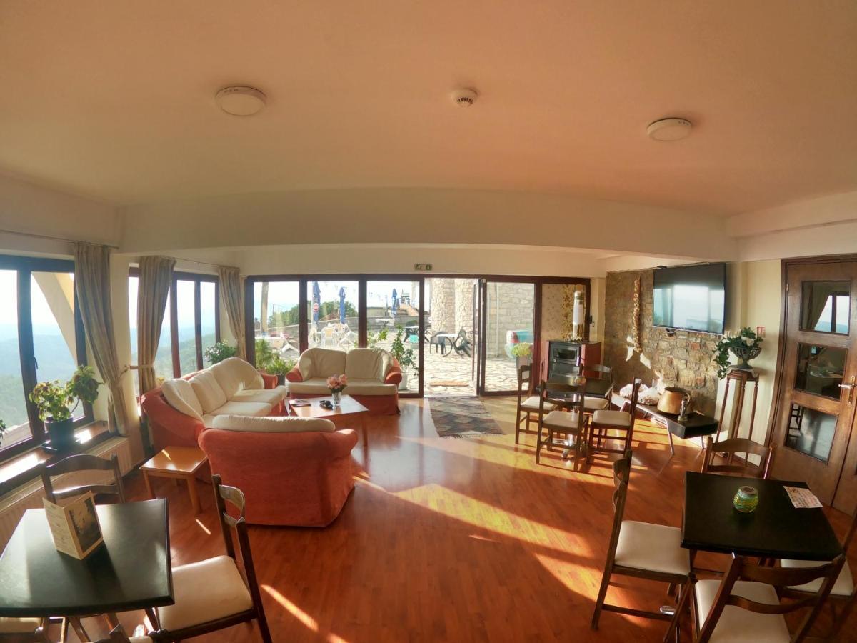 Hotel Isaraiko Spiti Agia Theodora Isaris Dış mekan fotoğraf