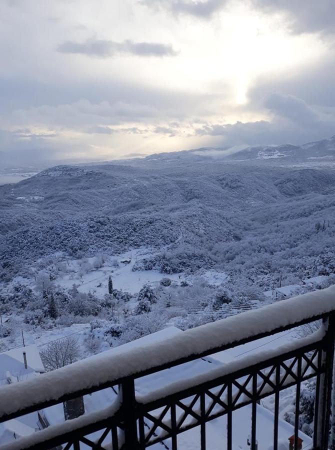 Hotel Isaraiko Spiti Agia Theodora Isaris Dış mekan fotoğraf