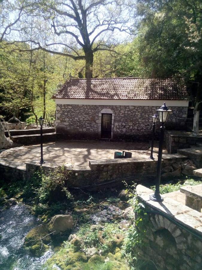 Hotel Isaraiko Spiti Agia Theodora Isaris Dış mekan fotoğraf