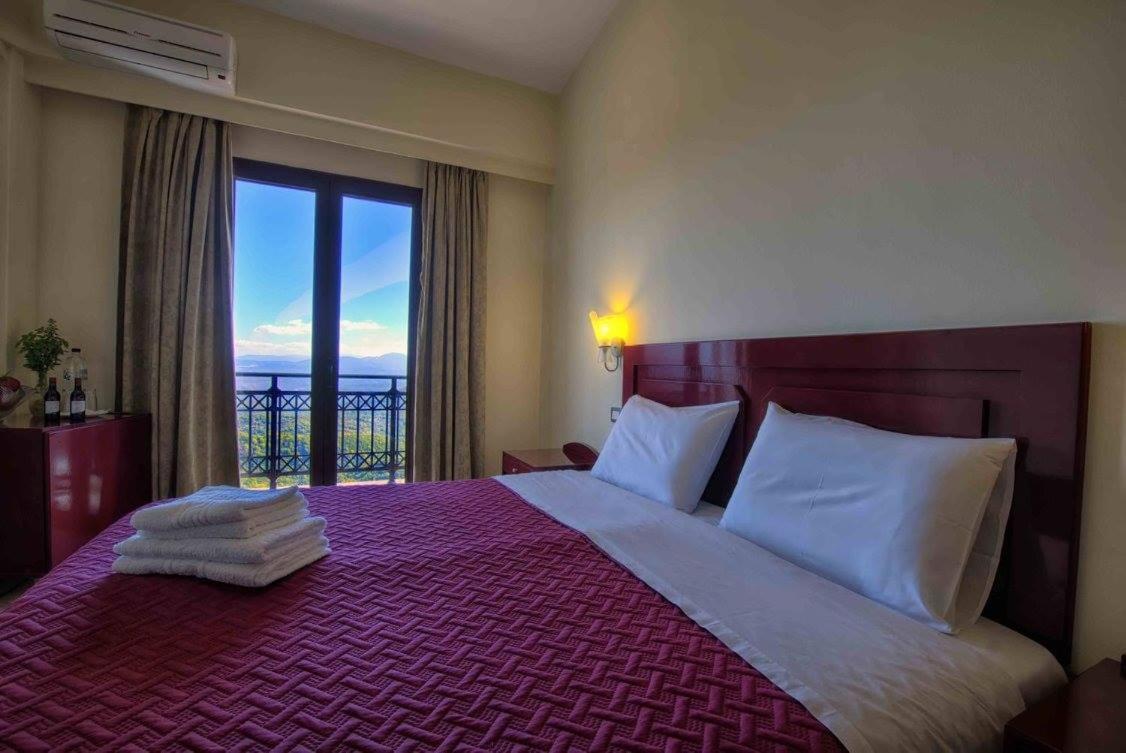 Hotel Isaraiko Spiti Agia Theodora Isaris Dış mekan fotoğraf