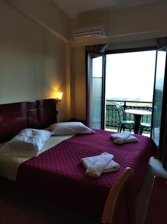 Hotel Isaraiko Spiti Agia Theodora Isaris Dış mekan fotoğraf