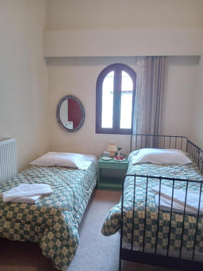 Hotel Isaraiko Spiti Agia Theodora Isaris Dış mekan fotoğraf