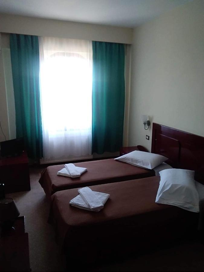 Hotel Isaraiko Spiti Agia Theodora Isaris Dış mekan fotoğraf