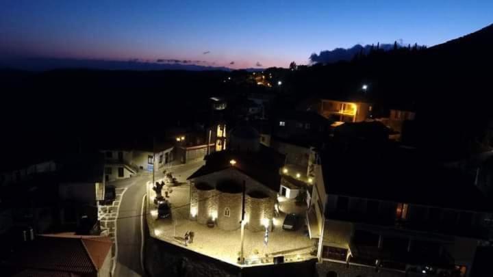 Hotel Isaraiko Spiti Agia Theodora Isaris Dış mekan fotoğraf